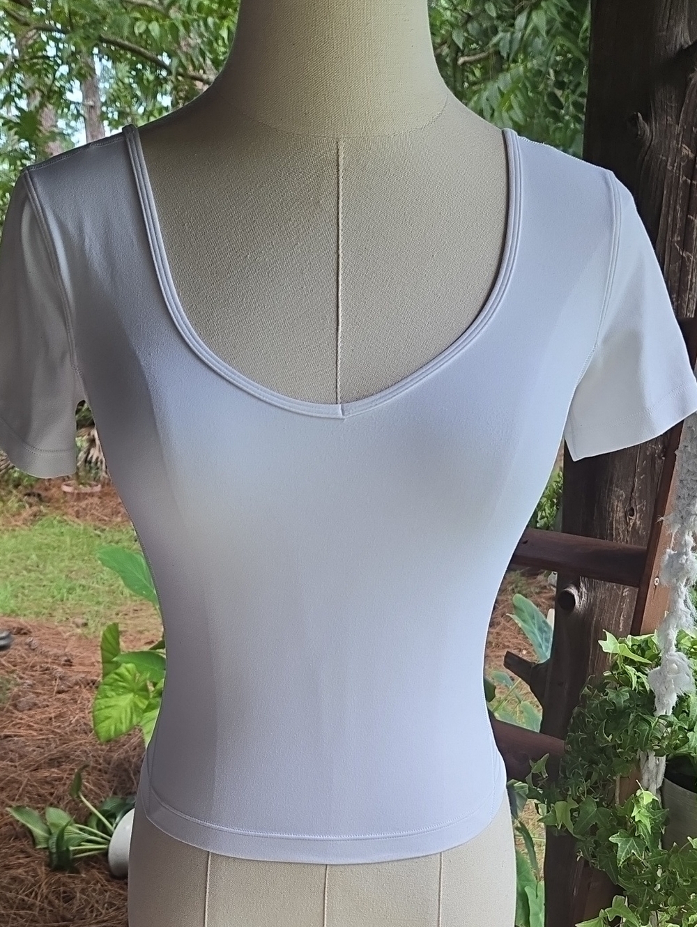 Lululemon Align V-neck Off-white Fitted T-shirt Size Small